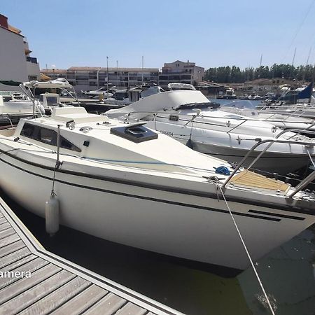 Nuit Insolite A Bord De L'Enata Un Voilier A Quai Sur La Marina De St Cyprien Сен-Сіпріян Екстер'єр фото